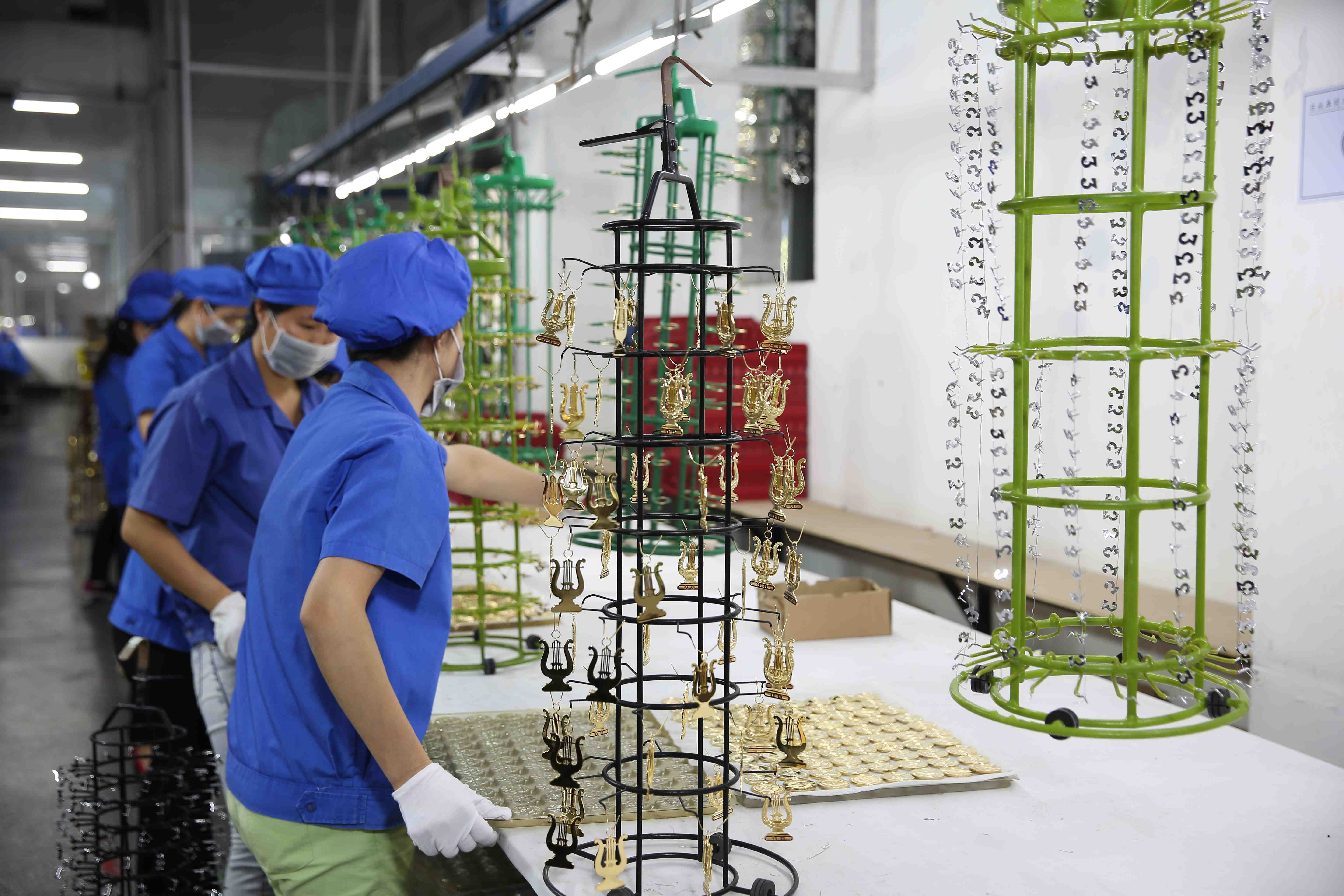 Happy gift Electroplating workshop - Dongguan happy gift Electroplating workshop displaying professional metal gift plating process with workers operating electroplating equipment in a clean production environment.